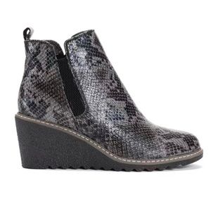MUK LUKS Dionne Wedge Boots